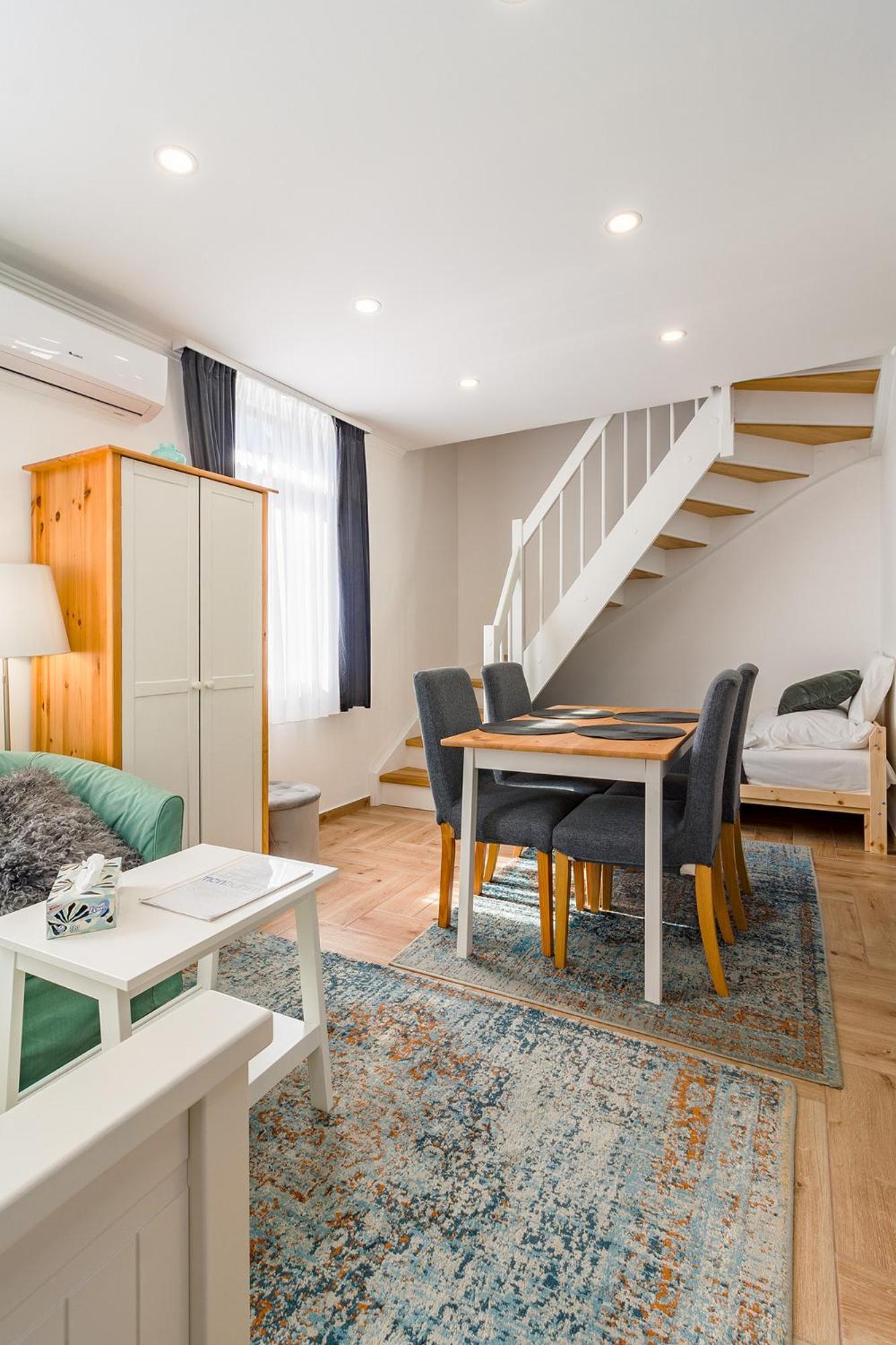 Monbuhim Twin Apartment เวสเปรม ภายนอก รูปภาพ